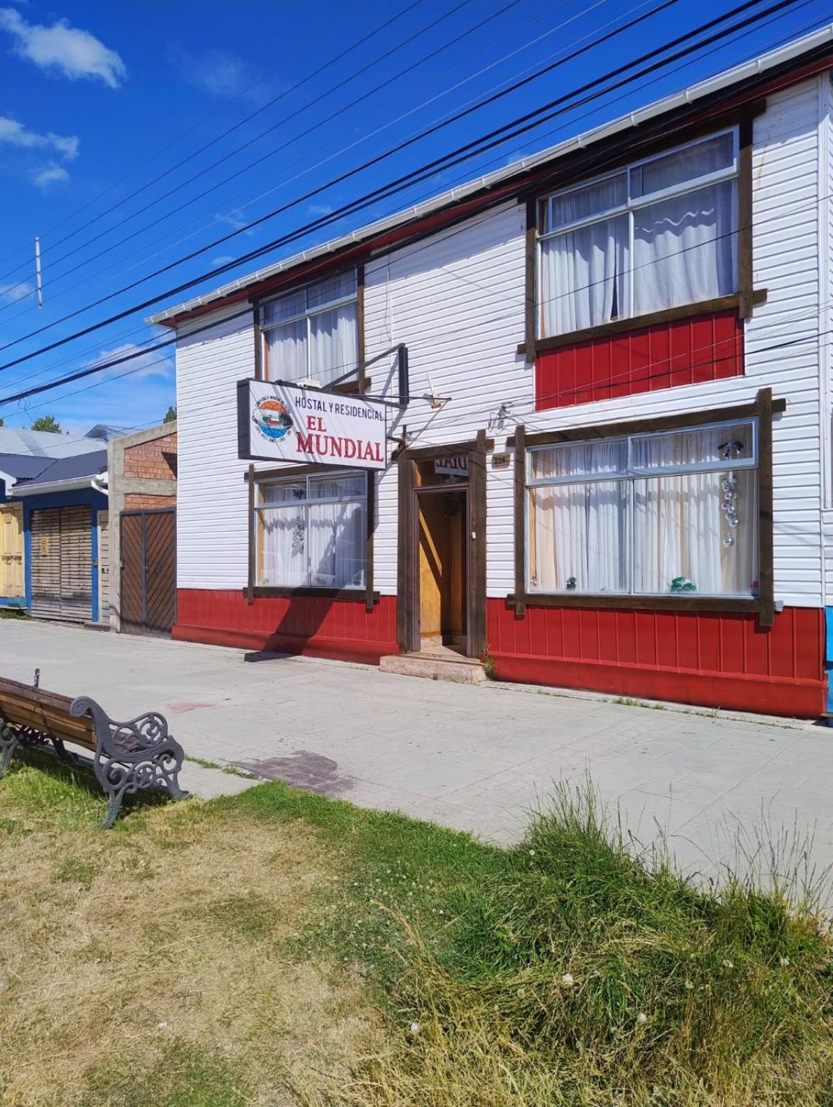 Hostal Y Residencial El Mundial Puerto Natales Esterno foto