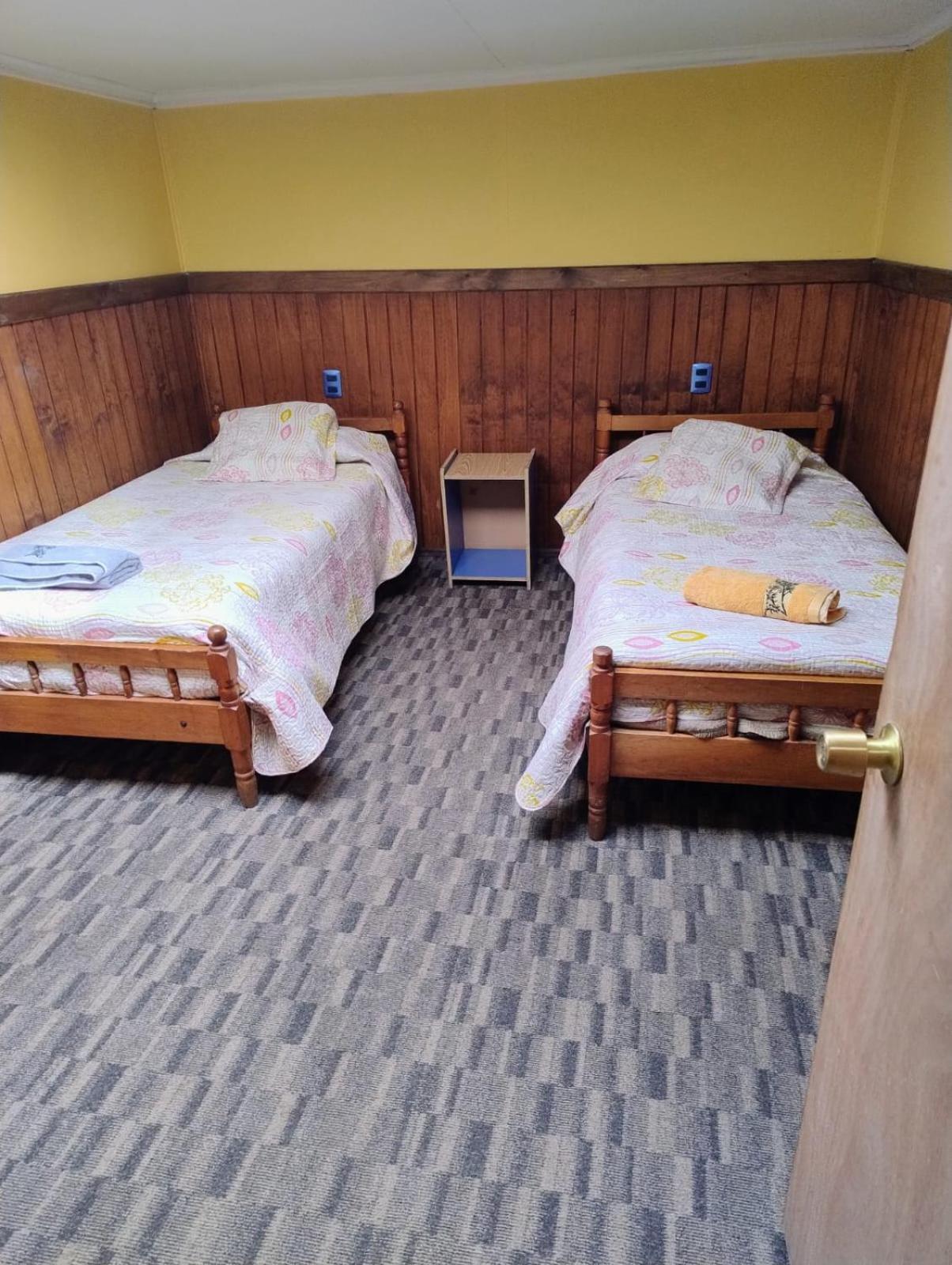 Hostal Y Residencial El Mundial Puerto Natales Esterno foto